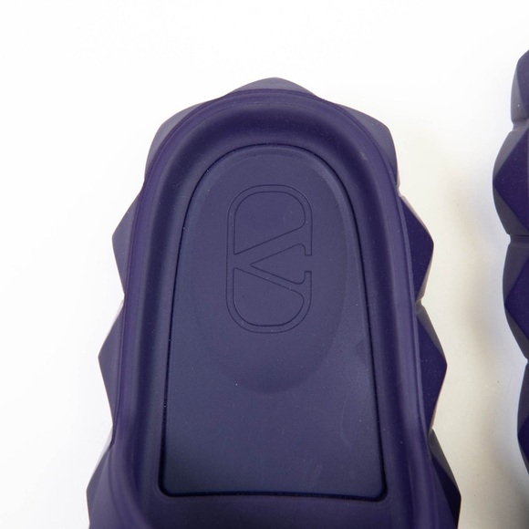Valentino Garavani‎ Men\'s Maxi Stud Purple Pool Slides | PRELOVED ?